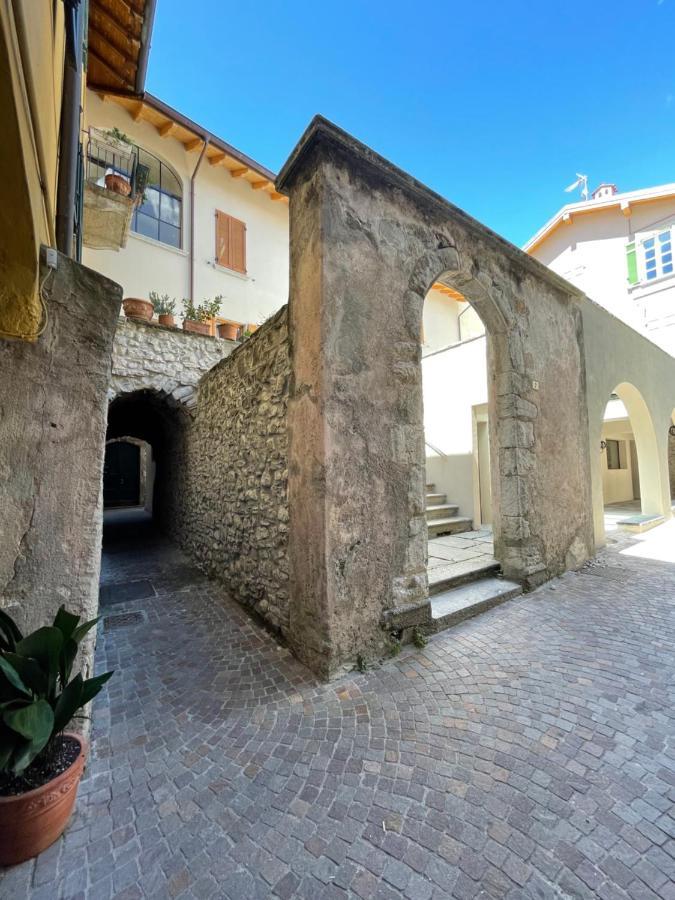 La Casa Nei Vicoli: In Centro A Due Passi Dal Lago Mandello del Lario Bagian luar foto