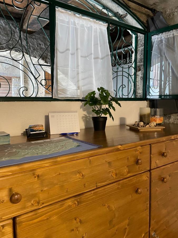 La Casa Nei Vicoli: In Centro A Due Passi Dal Lago Mandello del Lario Bagian luar foto